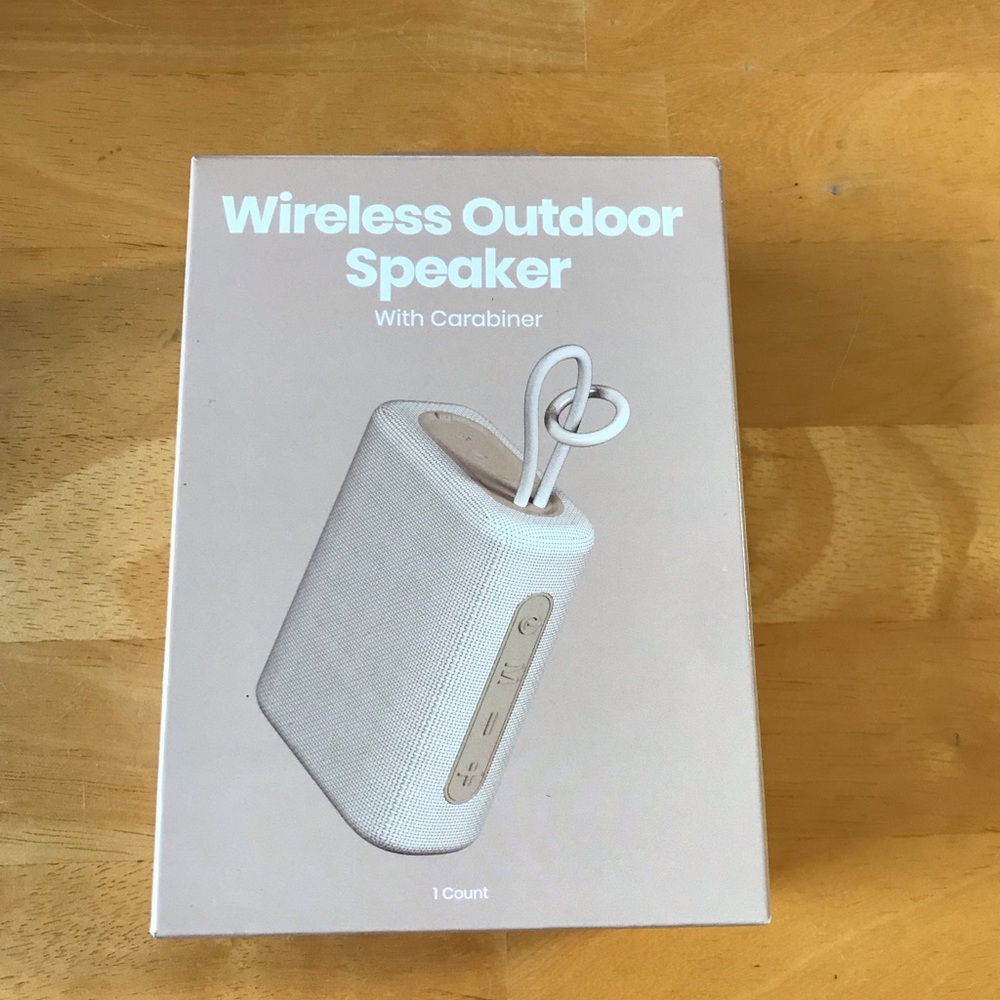 🎧Wireless Outdoor Speaker with Carabiner - Cream🎼